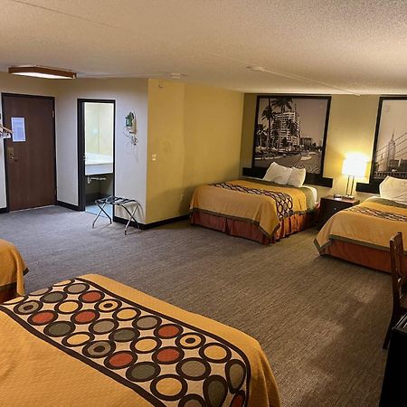 Отель Super 8 By Wyndham Wichita North Экстерьер фото