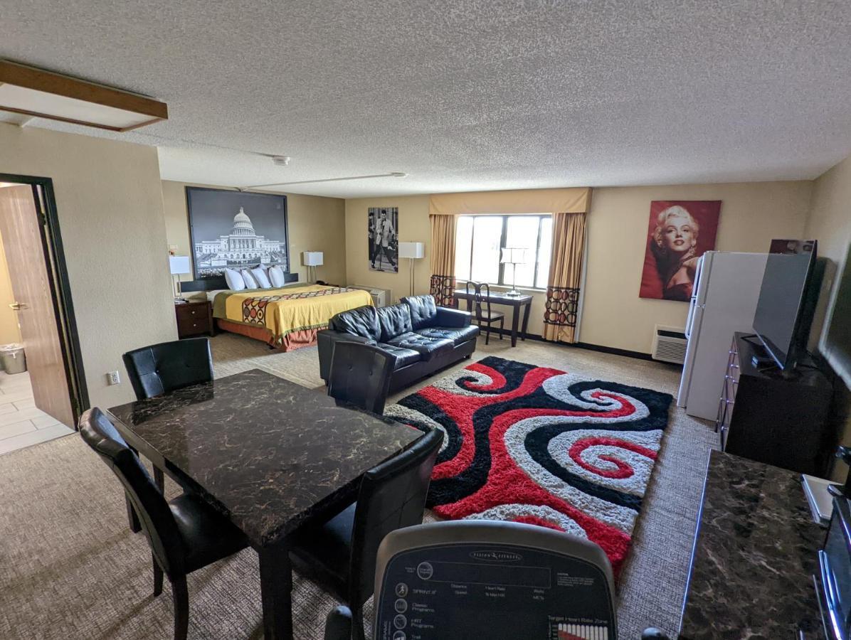 Отель Super 8 By Wyndham Wichita North Экстерьер фото