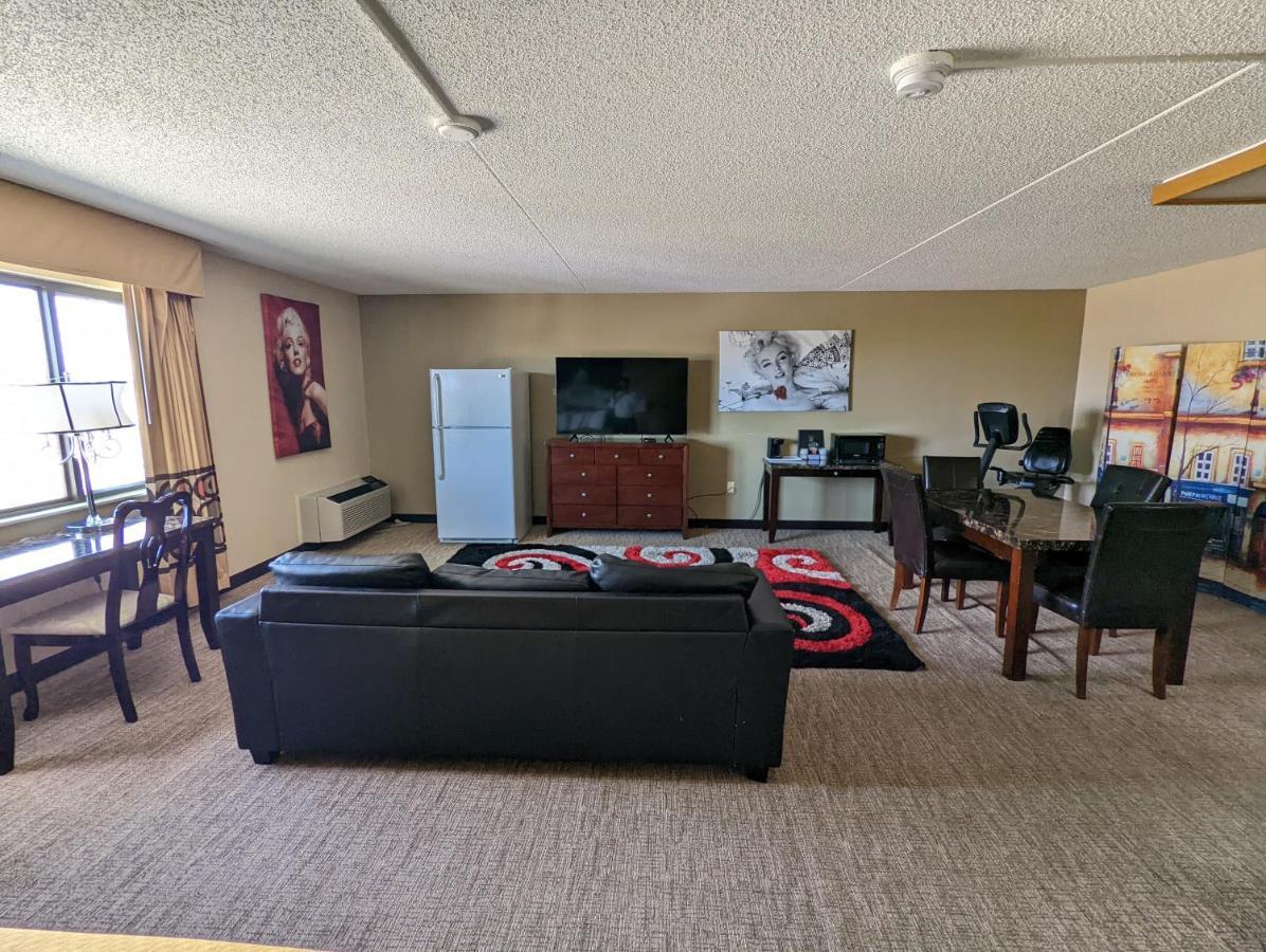 Отель Super 8 By Wyndham Wichita North Экстерьер фото
