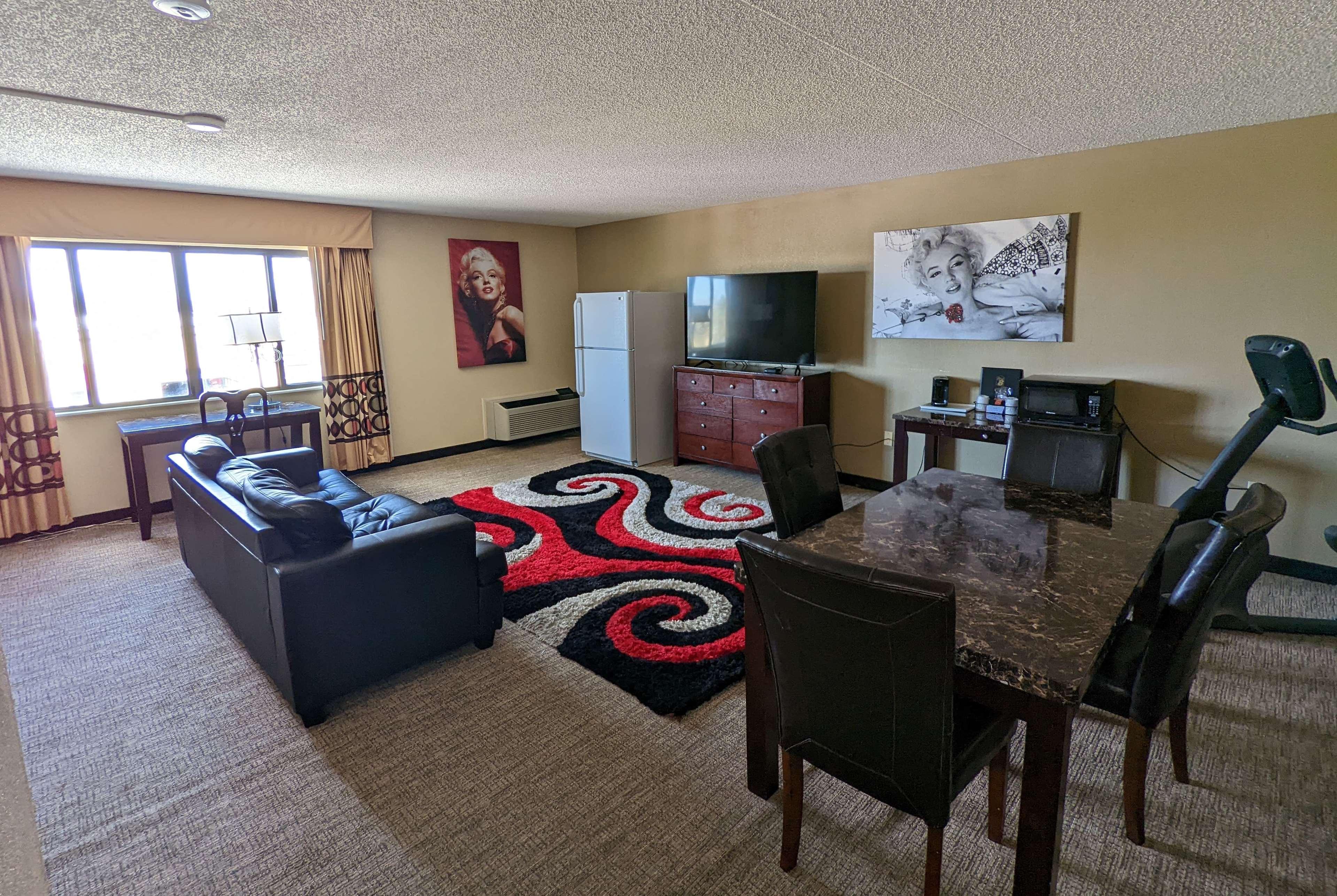 Отель Super 8 By Wyndham Wichita North Экстерьер фото