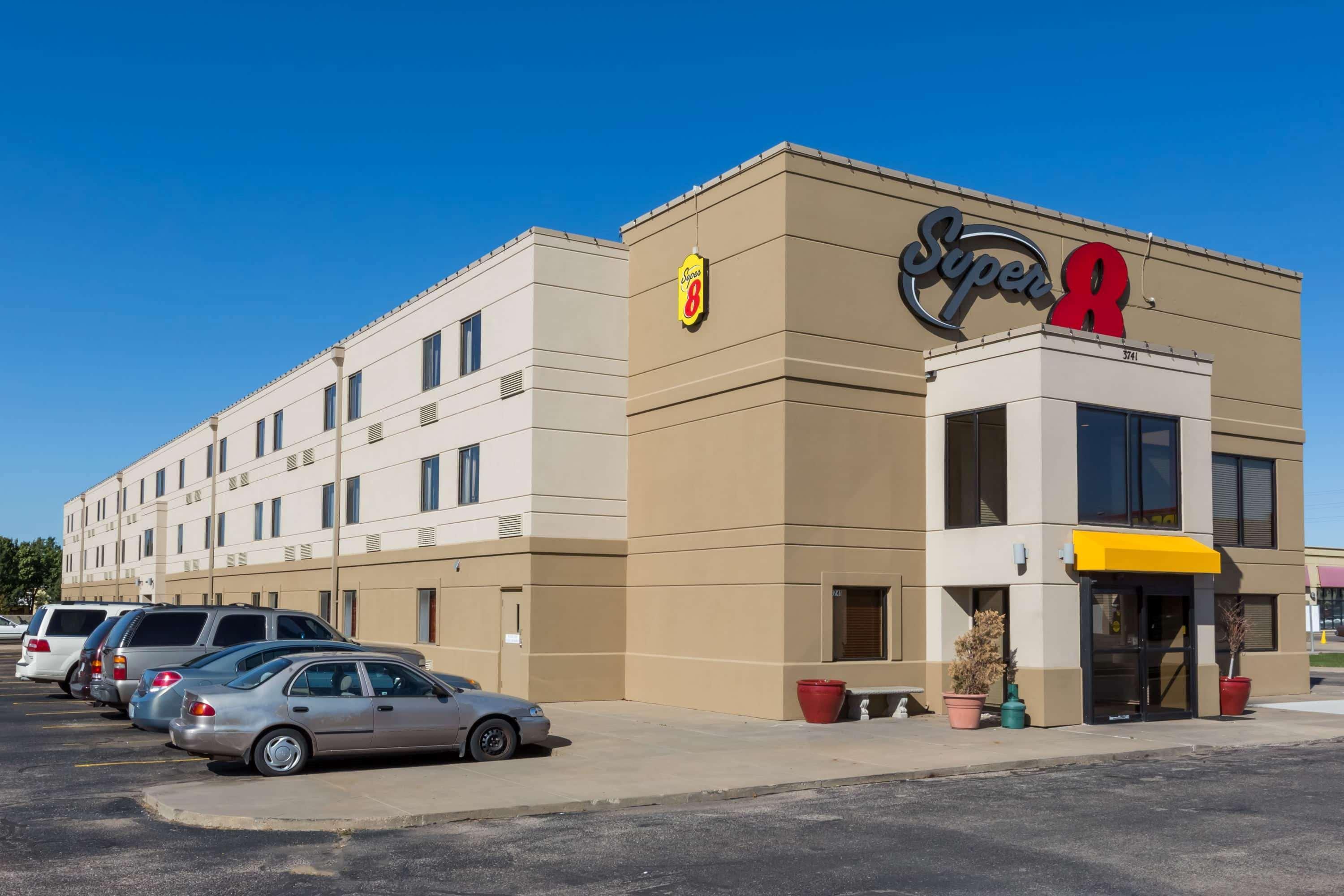 Отель Super 8 By Wyndham Wichita North Экстерьер фото