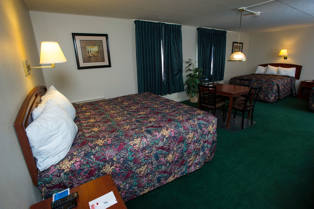 Отель Super 8 By Wyndham Wichita North Экстерьер фото
