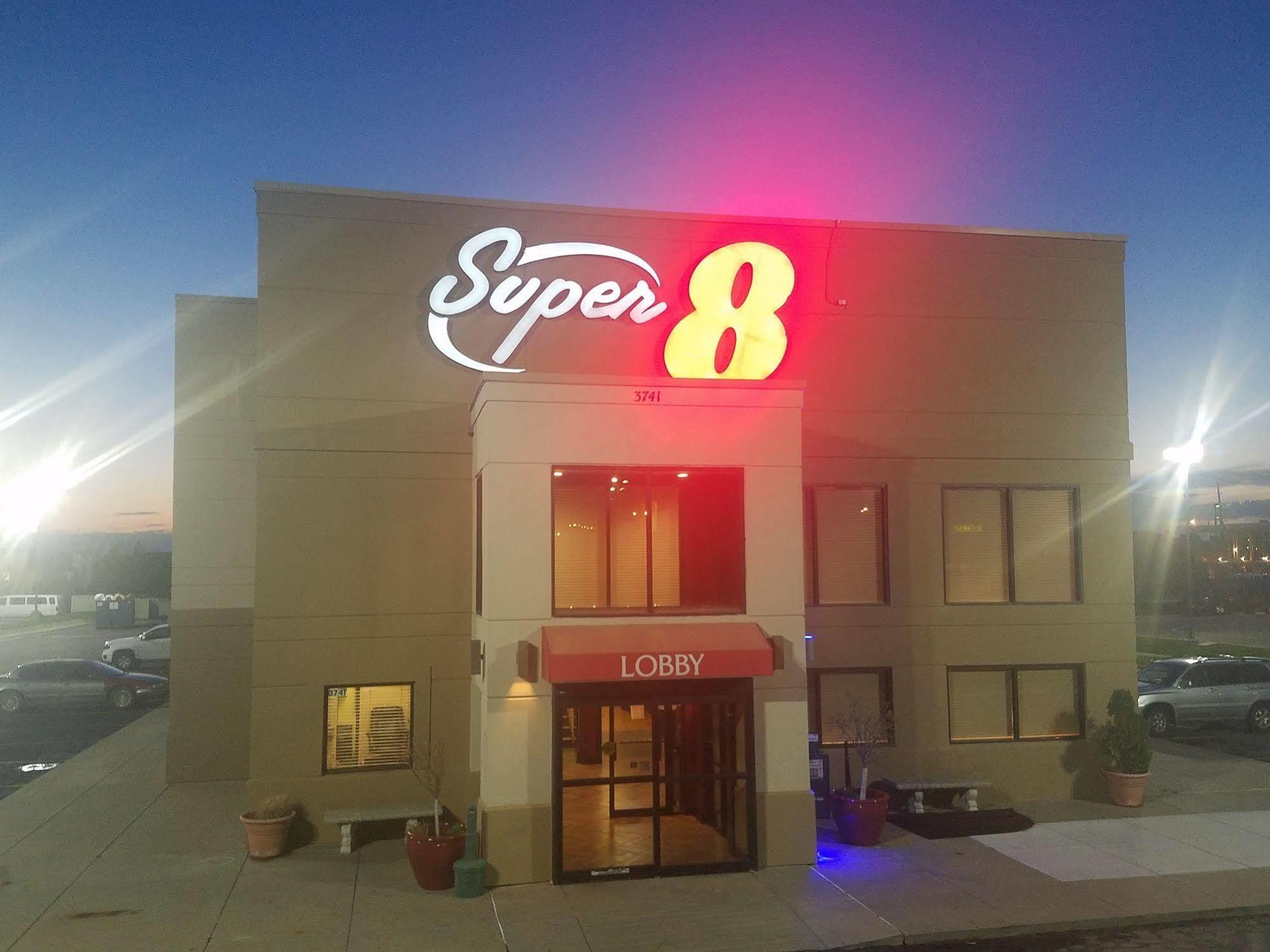 Отель Super 8 By Wyndham Wichita North Экстерьер фото