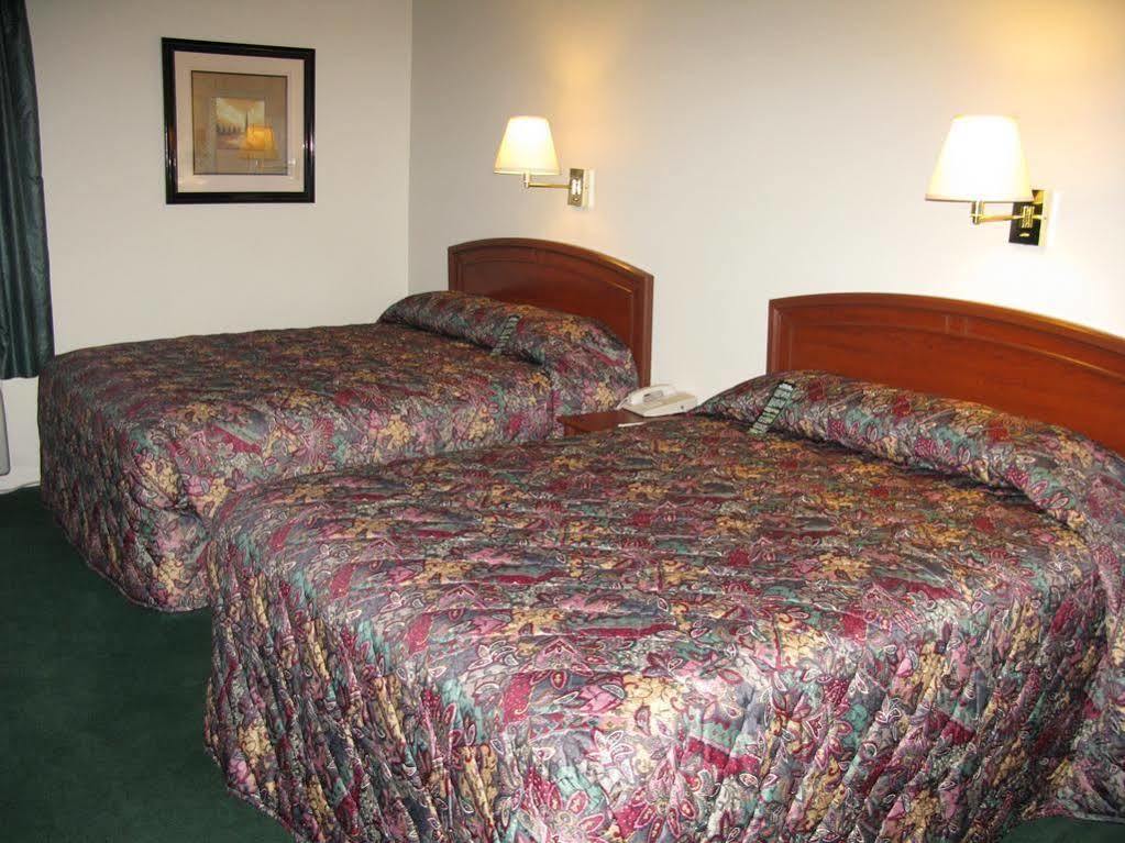 Отель Super 8 By Wyndham Wichita North Экстерьер фото