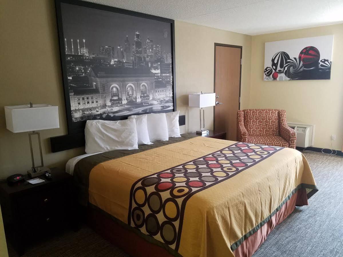 Отель Super 8 By Wyndham Wichita North Экстерьер фото
