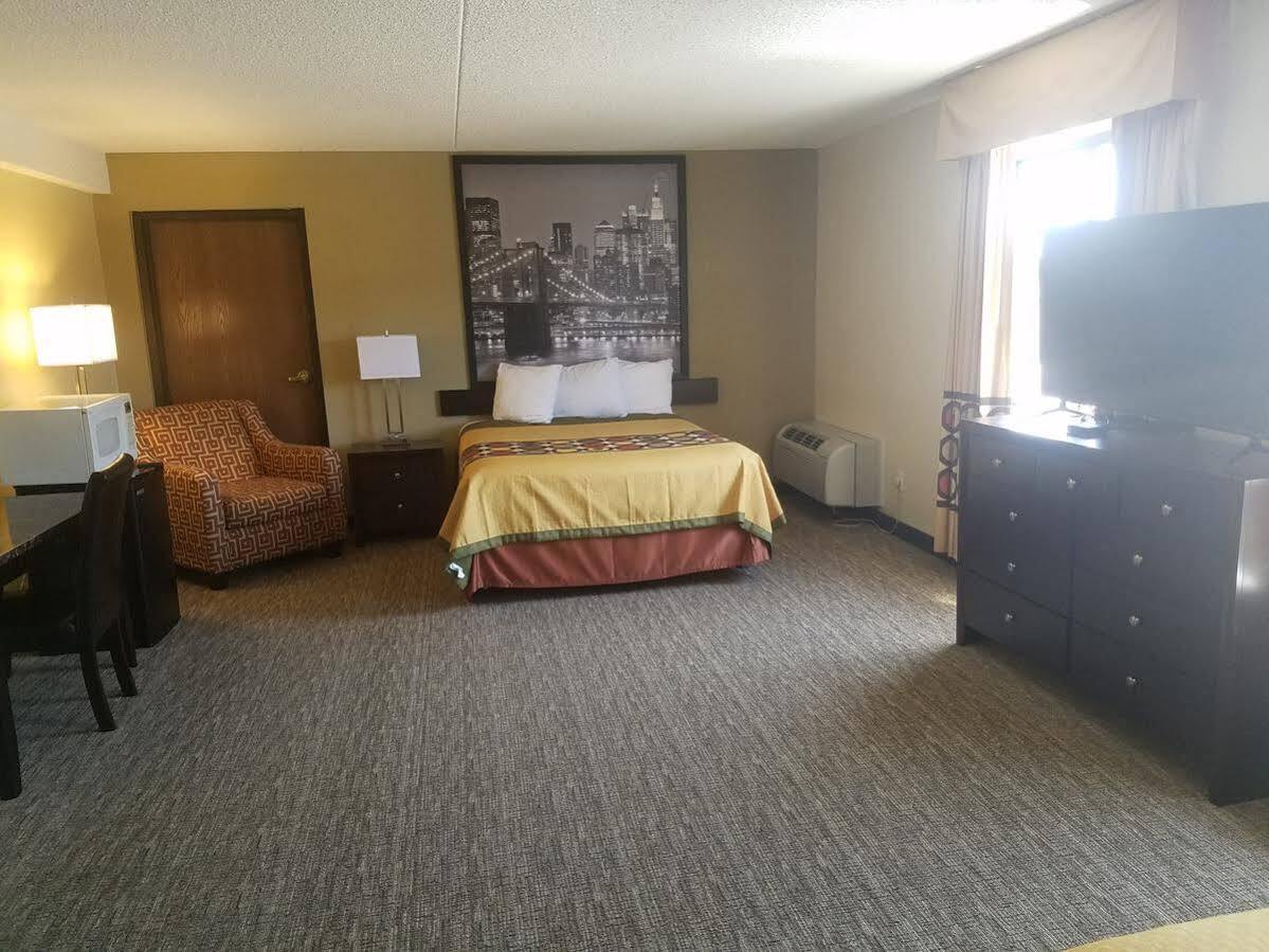 Отель Super 8 By Wyndham Wichita North Экстерьер фото